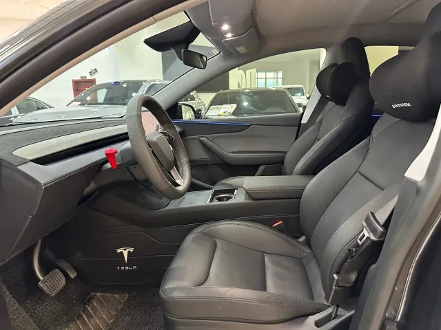 Tesla Model Y — Фото автомобиля 4