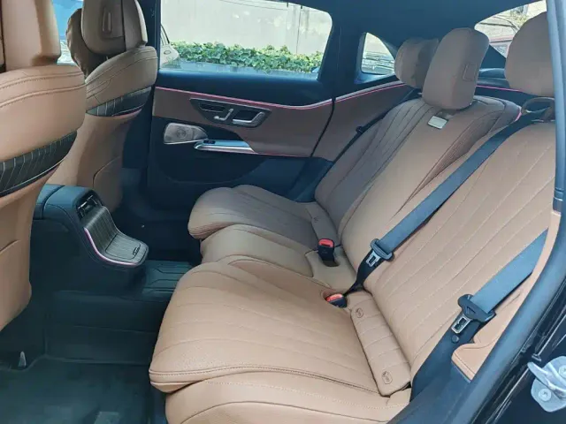 Mercedes-Benz E-Class — Фото автомобиля 10