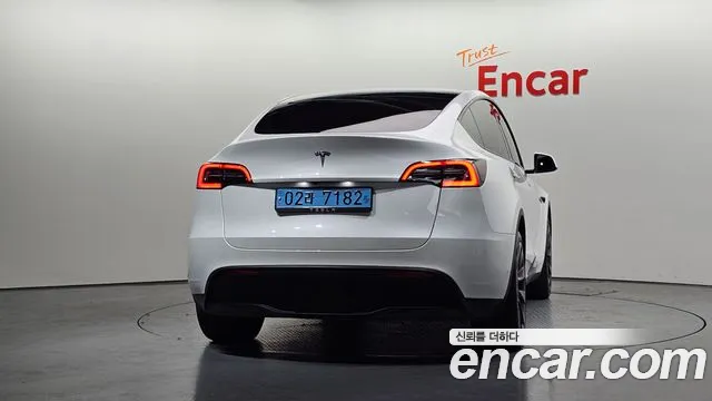 Tesla Model Y — Фото автомобиля 4