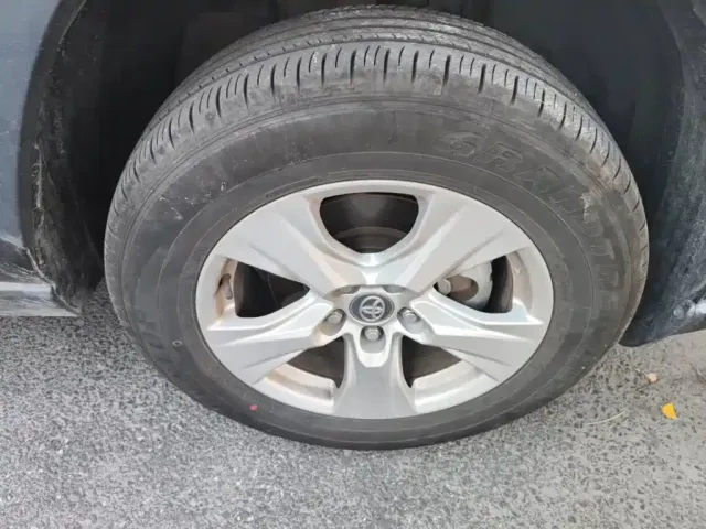Toyota RAV4 — Фото автомобиля 9