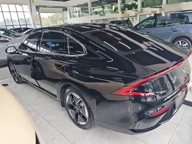 Wuling Starlight — Фото автомобиля 4