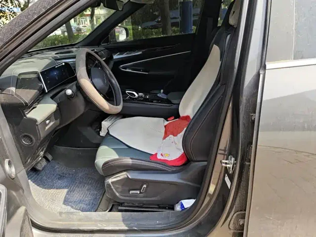 Geely Boyue — Фото автомобиля 9