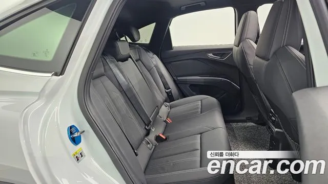 Audi Q4 e-tron — Фото автомобиля 11