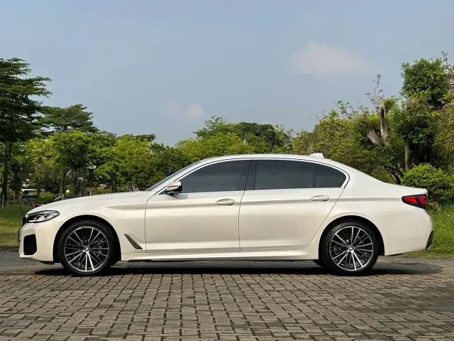 BMW 5 Series — Фото автомобиля 16