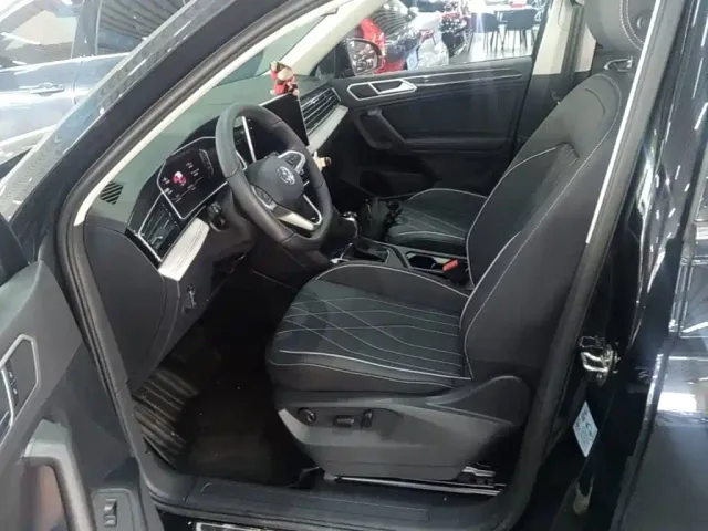 Volkswagen Tiguan L — Фото автомобиля 14