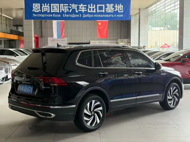 Volkswagen Tiguan L — Фото автомобиля 3