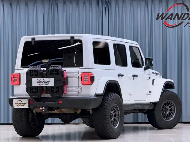 Jeep Wrangler — Фото автомобиля 18