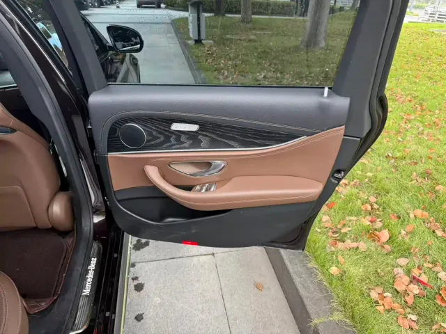 Mercedes-Benz E-Class — Фото автомобиля 4