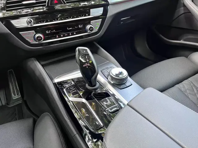 BMW 5 Series — Фото автомобиля 9
