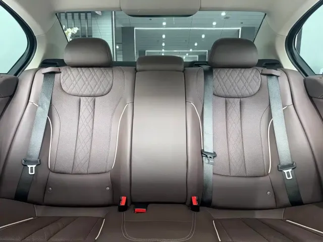 BMW 5 Series — Фото автомобиля 8
