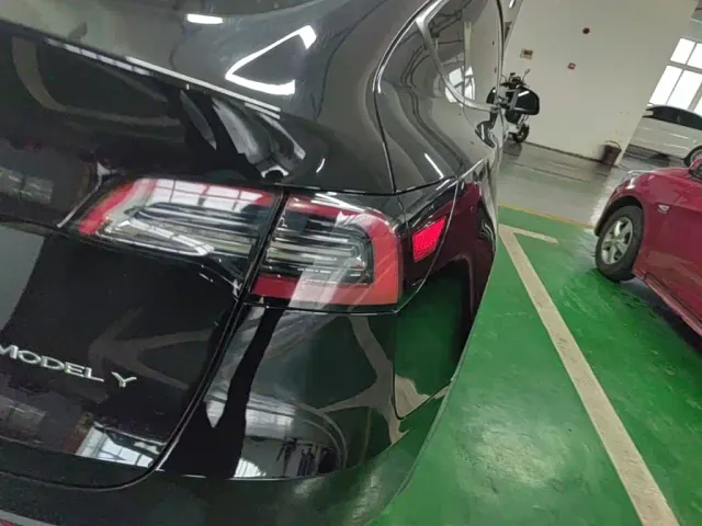 Tesla Model Y — Фото автомобиля 7