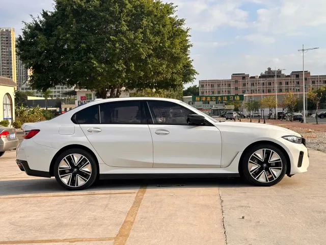BMW i3 — Фото автомобиля 7