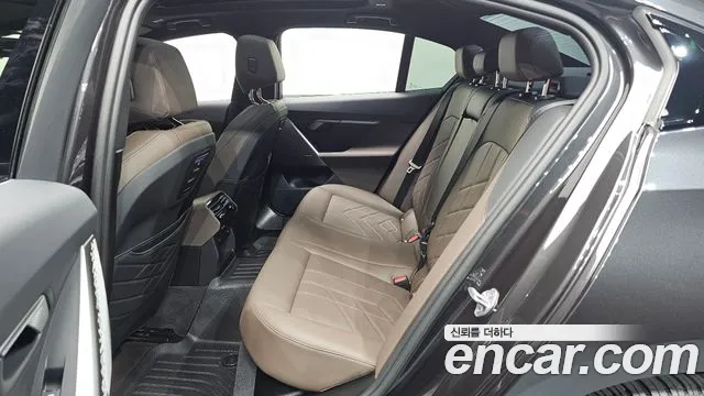 BMW 5 Series G60 — Фото автомобиля 17