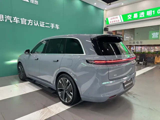 Li Auto L8 — Фото автомобиля 10
