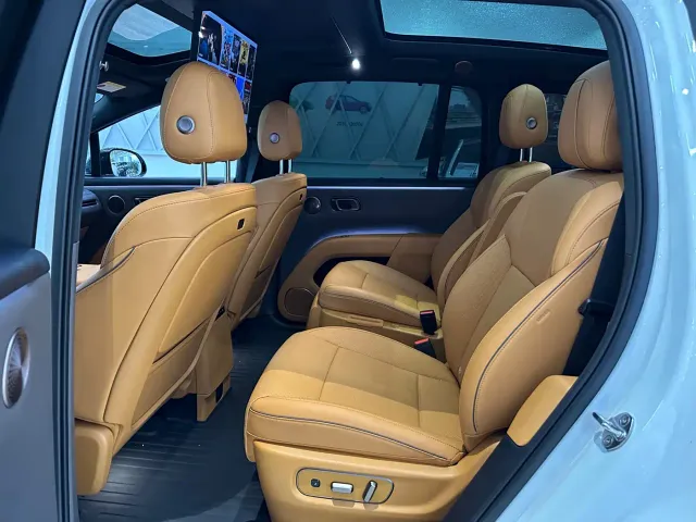 Li Auto i8 — Фото автомобиля 8