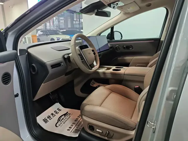Li Auto Li i8 2025 Standard Edition — Фото автомобиля 5
