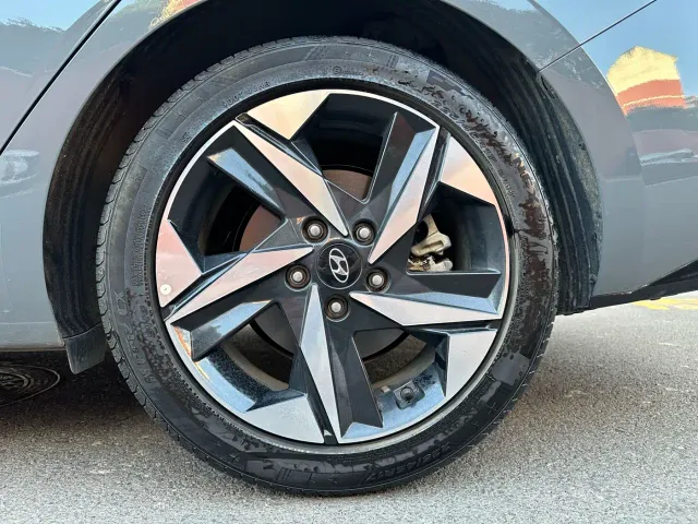 Hyundai Elantra — Фото автомобиля 21