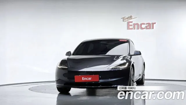 Tesla Model 3 — Фото автомобиля 3