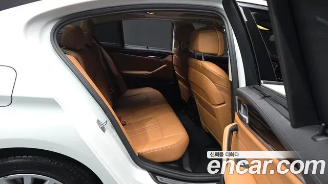 BMW 5-Series — Фото автомобиля 12