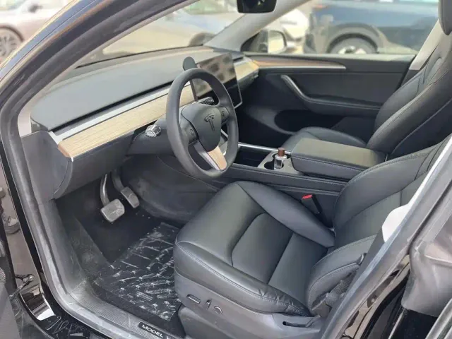 Tesla Model Y — Фото автомобиля 4
