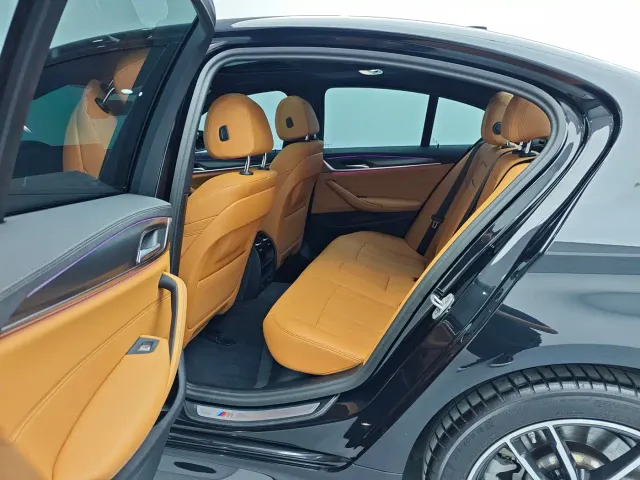 BMW 5 Series — Фото автомобиля 15
