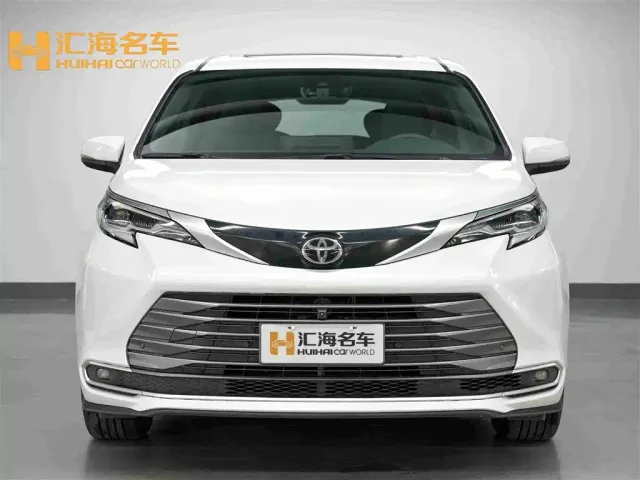 Toyota Sienna — Фото автомобиля 2