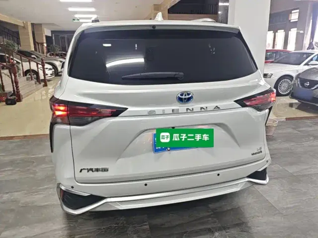 Toyota Sienna — Фото автомобиля 5