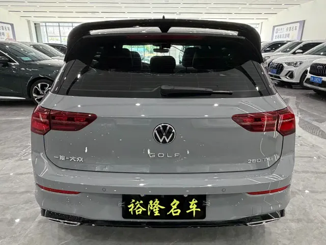 Volkswagen Golf — Фото автомобиля 5