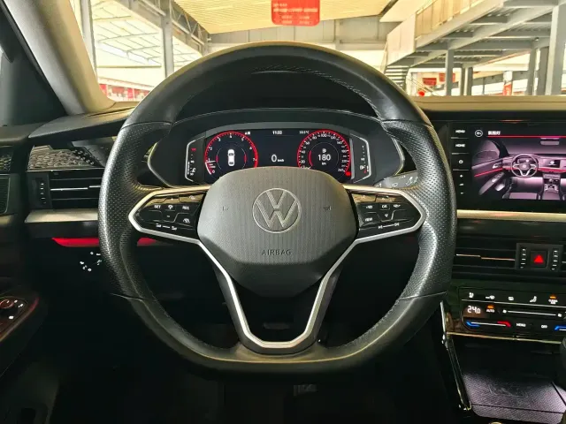 Volkswagen Passat — Фото автомобиля 7
