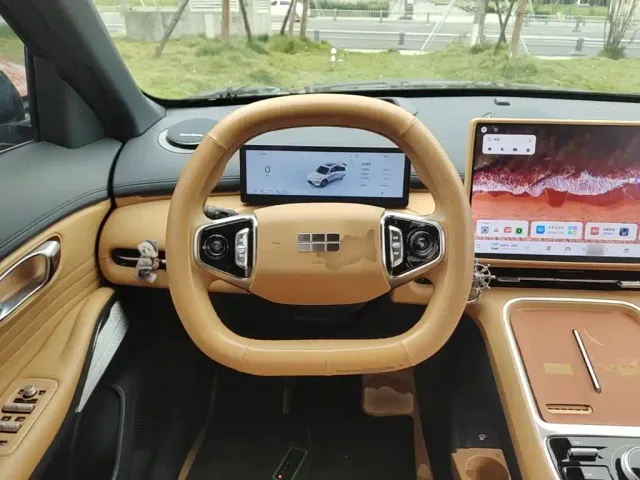 Geely Galaxy Starship 7 EM-i — Фото автомобиля 10