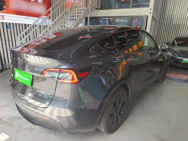 Tesla Model Y — Фото автомобиля 6