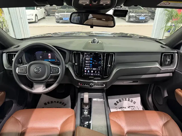 Volvo XC60 — Фото автомобиля 4