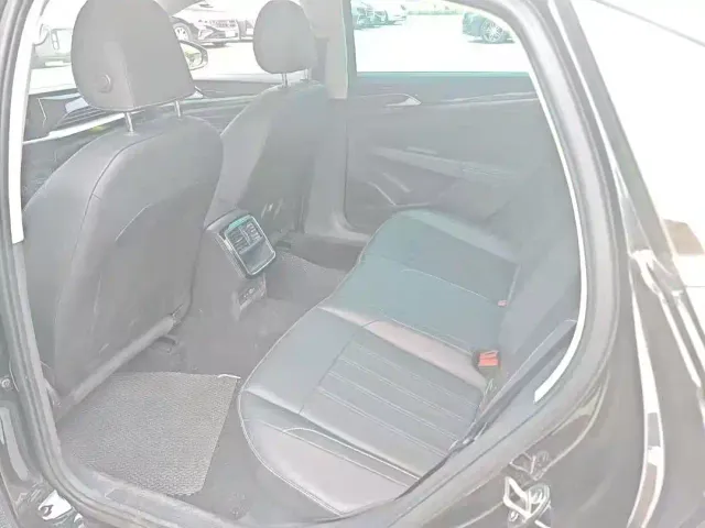 Volkswagen Passat — Фото автомобиля 5