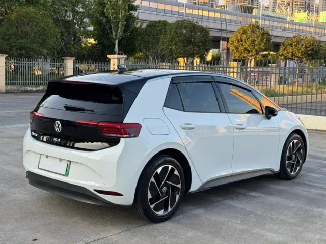 Volkswagen ID.3 — Фото автомобиля 11