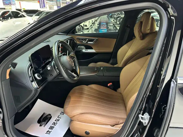 Mercedes-Benz E-Class — Фото автомобиля 4