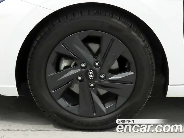 Hyundai Avante CN7 — Фото автомобиля 5