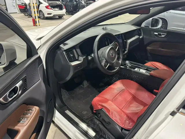 Volvo Volvo XC60 2023 B5 AWD Smart Luxury Edition — Фото автомобиля 3