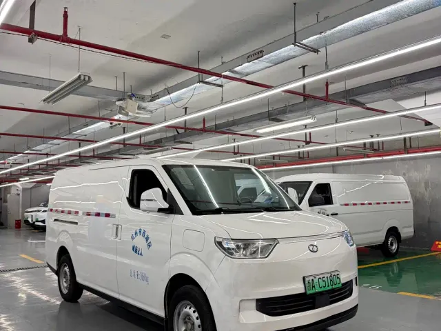 Ruichi New Energy EC75 — Фото автомобиля 3