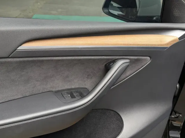Tesla Model Y — Фото автомобиля 7