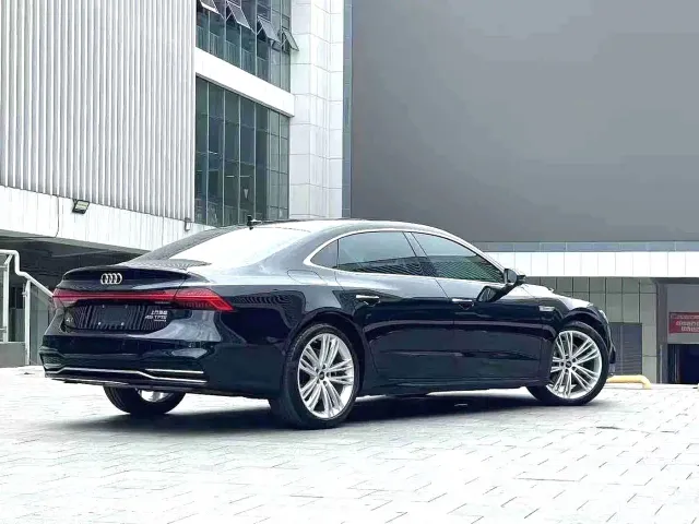 Audi A7L — Фото автомобиля 9