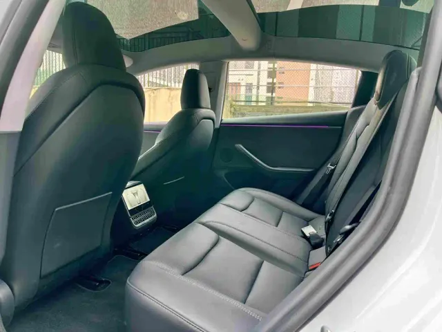 Tesla Model 3 — Фото автомобиля 5