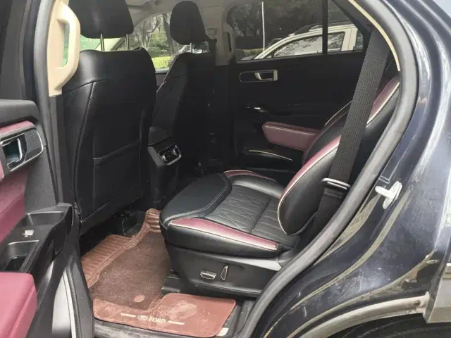 Ford Explorer — Фото автомобиля 11