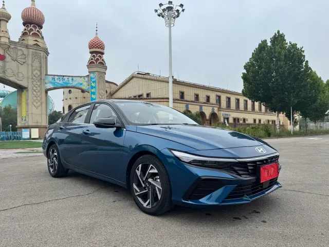 Hyundai Elantra — Фото автомобиля 2