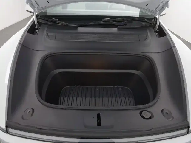 Tesla Model Y — Фото автомобиля 6