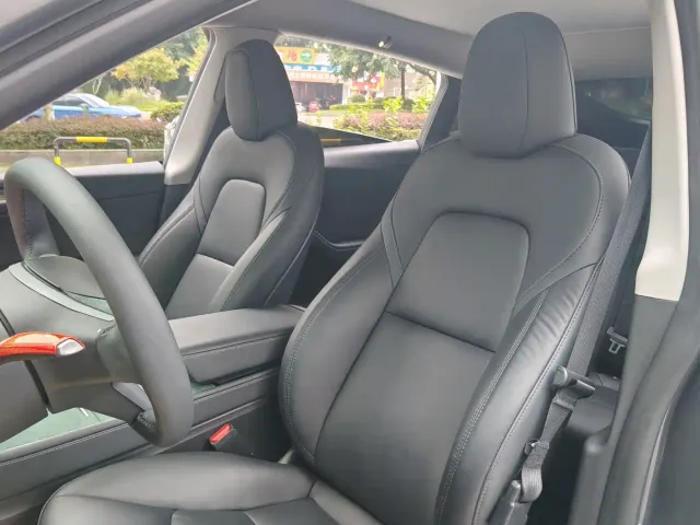 Tesla Model Y — Фото автомобиля 11