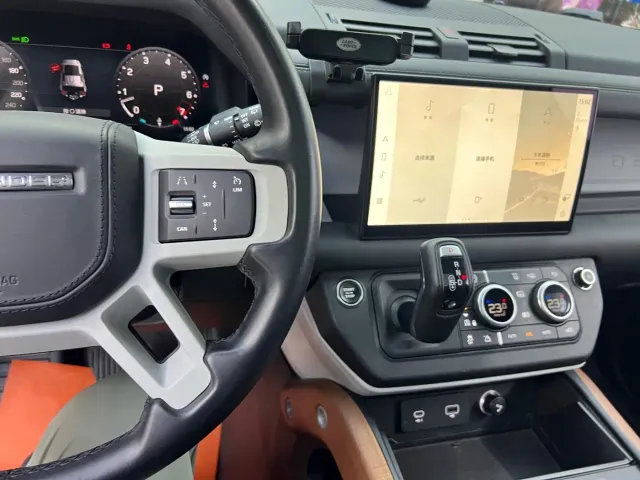 Land Rover Defender — Фото автомобиля 13