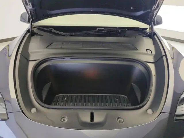 Tesla Model Y — Фото автомобиля 10