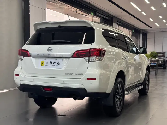 Nissan Terra — Фото автомобиля 5