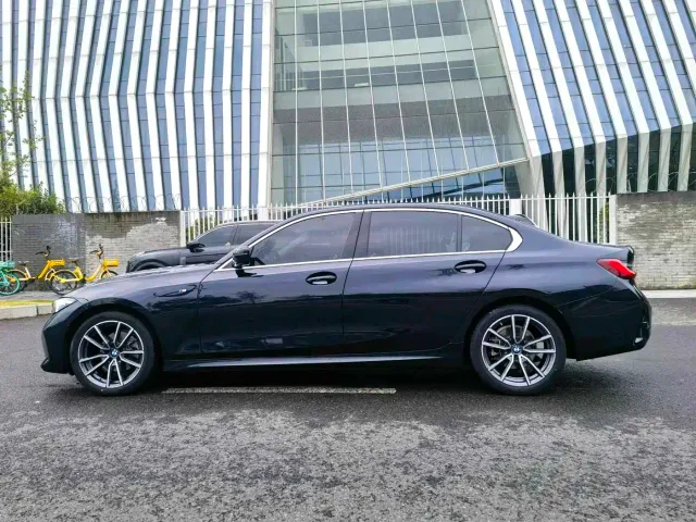 BMW 3 Series — Фото автомобиля 4