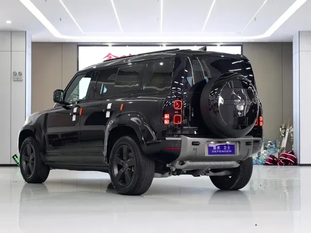 Land Rover Defender — Фото автомобиля 4